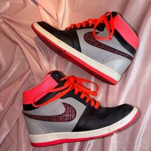 2013 Authentic Nike Air Force 1 Mid “Hyper Pink” – Women’s 8.5 (629746-003)